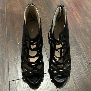 Nine West black high heel size 7.5 like new